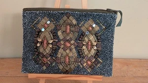 Bolso sin asas de maquillaje Anthropologie con cuentas lentejuelas adornado bohemio con cremallera - Imagen 1 de 11
