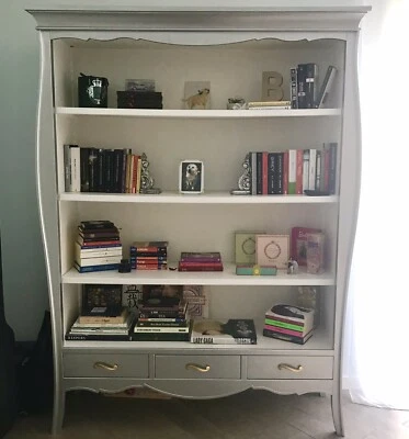 libreria in legno dipinta a mano - Immagine 1 di 4