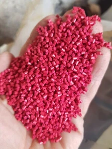 800 gr Masterbatch Kirschrot Kunststoffgranulat Kunststoff Modelbau - Bild 1 von 1