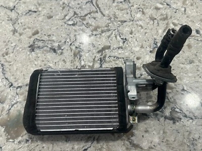 Elemento central calefactor trasero debajo del asiento Toyota 4Runner 96-02 OEM usado Foto 1 de 4