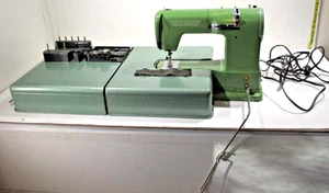 Vintage grüne Elna Supermatic Nähmaschine Typ: 722010 mit Koffer - Bild 1 von 19