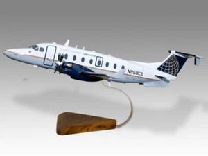 Beechcraft 1900 1900D Continental Connection Escritorio Madera Avión Modelo Pequeño 1/72 - Imagen 1 de 12