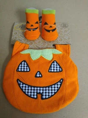 Babero y calcetines de calabaza Baby Essentials 0-6M Foto 1 de 2