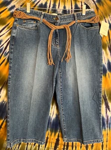 CHRISTOPHER AND BANKS CAPRI JEANS SIZE 12  COMFORT STRETCH NWT - Picture 1 of 9
