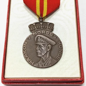 WW2 Norway Medal for the 70th birthday of King Haakon VII by J. Tostrup in case - Picture 1 of 9