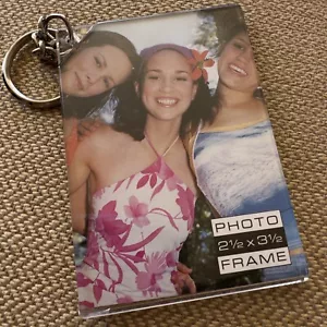 Vintage Keychain Photo Frame Holder - Picture 1 of 3