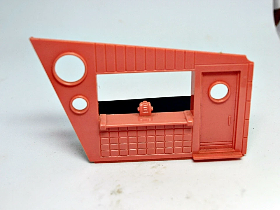 Plasticville Frosty Bar Salmon Right Side Piece O-S Scale - Image 1 of 1