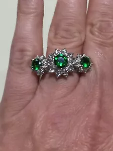 Marilyn Monroe Green & Clear 3 Flower Crystal Brass Silvertone Ring Size 6 - Picture 1 of 6