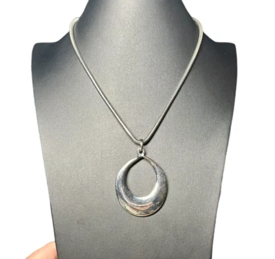 Collar Ajustable Alfani Chapado en Rodio Tono Plata Colgante Grande Ovalado Distintivo Foto 1 de 4