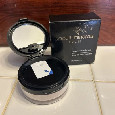 Avon Smooth Minerals Powder Foundation in Transparent Glow NOS M01 - Image 1 of 3