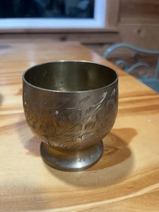 INDIAN BRASS BOWL / DISH WITH LEAF DECORATION 6.5 cm/ Candle/Trinket/Cup - Picture 1 of 3