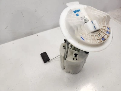 Chrysler 300 2011-16 (3,6 L/AT/AWD) bomba montada en tanque de combustible  Foto 1 de 4