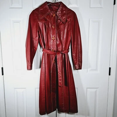 Trench coat feminino vintage couro genuíno vermelho cranberry década de 1960 tamanho 14 HTF - Imagem 1 de 4
