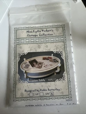 Mesa de Ocasión Robin Betterley Miss Lydia Pickett's Cottage Collection 1:48 Foto 1 de 4