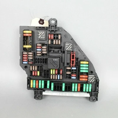 BMW 640i 2016 relé de fusibles caja de conexiones trasera OEM usado Foto 1 de 4