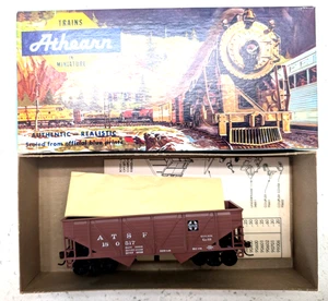ATHEARN BLUE BOX ~ 5401 34' COMPOSITE SIDE HOPPER ~ SANTA FE 180517 ~ IN BOX - Bild 1 von 6