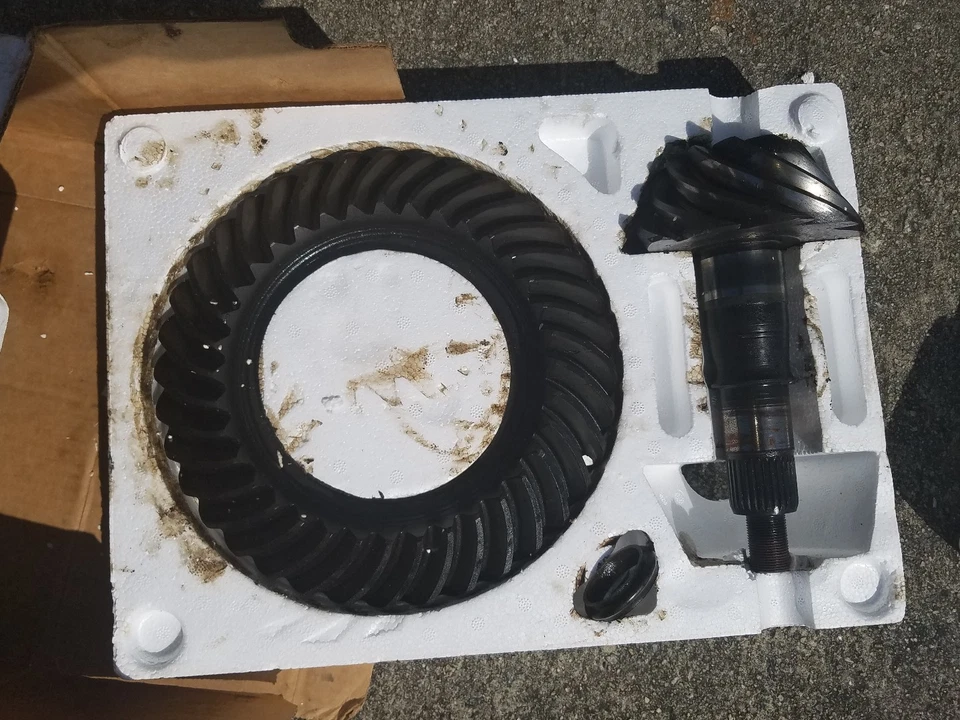 Engranaje de anillo y piñón Mustang GT 3.27  Foto 1 de 1