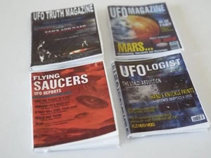 4 Mini "UFO ALIEN" Zeitschriften Barbie Blythe Modepuppe 1:6 Spielmaßstab ERÖFFNUNG - Bild 1 von 4