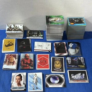 Topps Journey to Star Wars: L'Ascesa di Skywalker 18 set 350+ carte da leggere desc - Foto 1 di 8