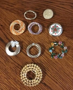 Vintage Lot Of 9 Circle Brooches/Pins-Goldtone/Silvertone - Picture 1 of 2