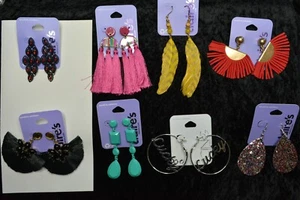 Lote de nuevos pendientes colgantes hipoalergénicos sensibles al glaseado de Claire's - Imagen 1 de 9