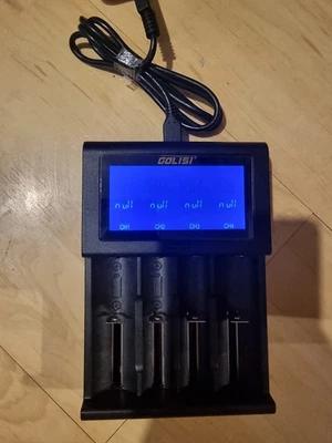 Golisi i4 Smart AA Batterieladegerät mit Digitalanzeige - Bild 1 von 3
