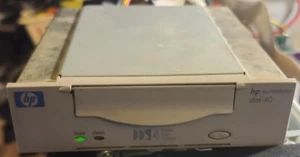 HP/SureStore DAT40/DDS4/TapeDrive/Part No:C5686-69203/Serial:HU90008382/Rev:B002 - Photo 1/11
