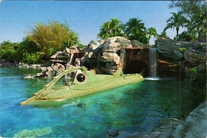 Postcard Disneyland The Nautilus 20,000L eagles Under The Sea - Picture 1 of 2
