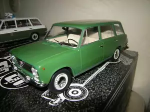 1:18 Triple 9 Collection Seat 124 Familiar verde/verde en embalaje original - Imagen 1 de 2