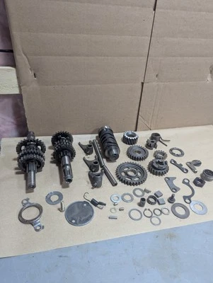 83 JUEGO DE ENGRANAJES TRANSMISIÓN SUZUKI SP125 Foto 1 de 4