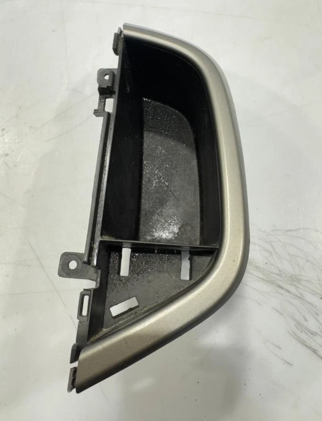 Panel de almacenamiento derecho Chevy Sonic 2012-2015 P/N 95952557 pieza usada original OEM Foto 1 de 4