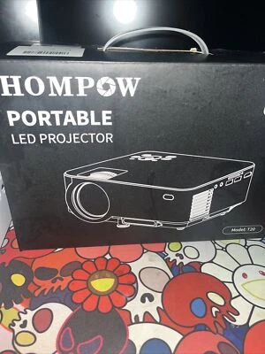 Hompow LED Desktop Mini Projector, T20 in White. - Image 1 of 4