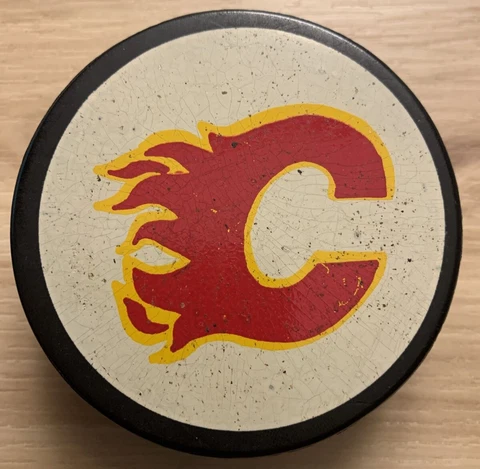 CALGARY FLAMES 🔥 NHL VICEROY Hockey Puck Made in Canada 🇨🇦 Blank Reverse Cover