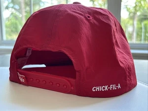 Chick-Fil-A Rojo “C” '67 Original Material Activo Ajustable Snap Back ¡Raro! - Imagen 1 de 4