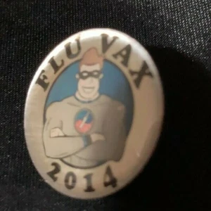 UNIQUE QUIRKY RETRO FLU VAX BADGE 2014 - Imagen 1 de 3