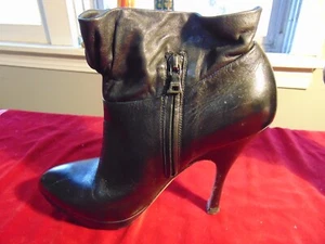 PRADA DAMEN STIEFELETTEN US GRÖSSE 9 SCHWARZ LEDER TOP SEHR WENIG GETRAGEN - Bild 1 von 15