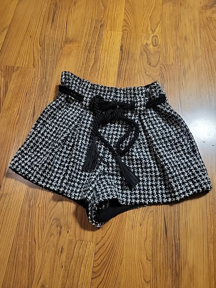 PANTALONES CORTOS MUJER L'AGENCE TALLA. Cinturón de borla trenzada blanco negro mezcla de lana 0 Foto 1 de 4