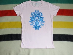T-shirt maglietta vintage Y2k Nickelback 2009 rosa chiaro rock band cross donna L - Foto 1 di 7