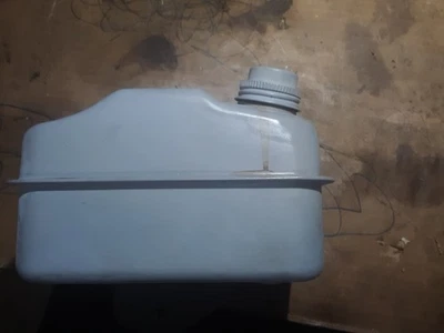 Tanque de gasolina Briggs and Stratton 3 cuartos para motores de 3-5 hp Foto 1 de 4