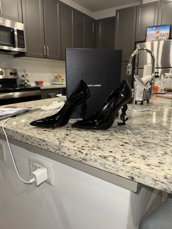 Zapatos de salón/tacones negros brillantes YSL para mujer talla 6 Foto 1 de 4