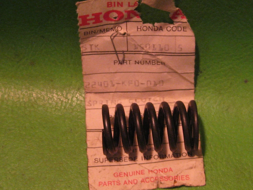 HONDA XR250L XR250R XR200R XL250R XR350R TRX300 CLUTCH SPRING OEM #22401-KF0-010 - Image 1 of 1