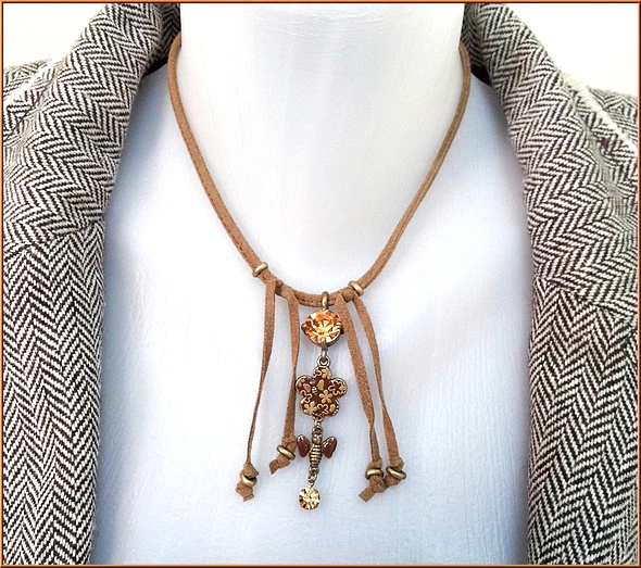 NUEVO COLLAR COLGANTE FLOR ESMALTE CRISTAL CADENA PEREGRINO DINAMARCA GOTA., Foto 1 de 1