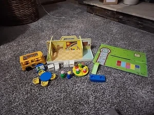 VINTAGE Fisher Price KLEINE MENSCHEN SPIELEN FAMILIENKINDERGARTENSCHULE #929 - Bild 1 von 18