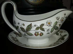 Wedgwood China STRAWBERRY HILL Gravy Bowl With Base - Picture 1 of 7
