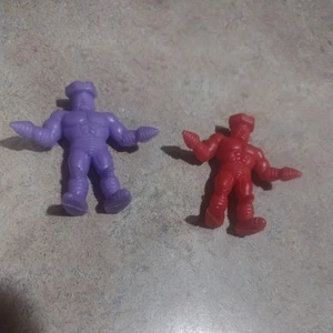 M.U.S.C.L.E. Men SCREW KID 149 Grape Spielfigur & Red Class B Lot - Bild 1 von 2