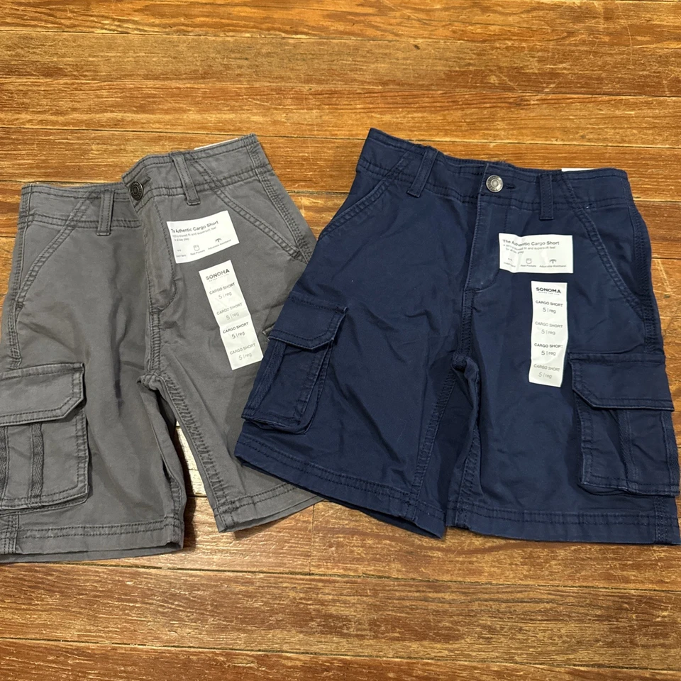 NUEVO CON ETIQUETAS 2- Pantalones cortos cargo Sonoma para niños talla 5 azul marino y gris Foto 1 de 4