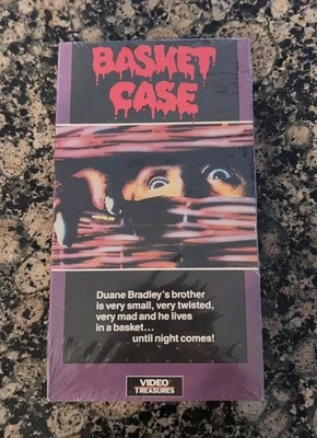 Basket Case VHS Horror Movie Video Treasures Media 1990 Horror Grail Sealed NOS  - Imagen 1 de 4
