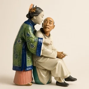 Chinesische Wucai Porzellan Figur, Mann & Frau, Foshan, Guangdong, 12”x7 1/4” - Bild 1 von 8