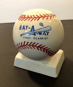 1950s Vintage Coney Island NY Ceramic Baseball Bank - Bat-A-Way Game Souvenir - Bild 1 von 7