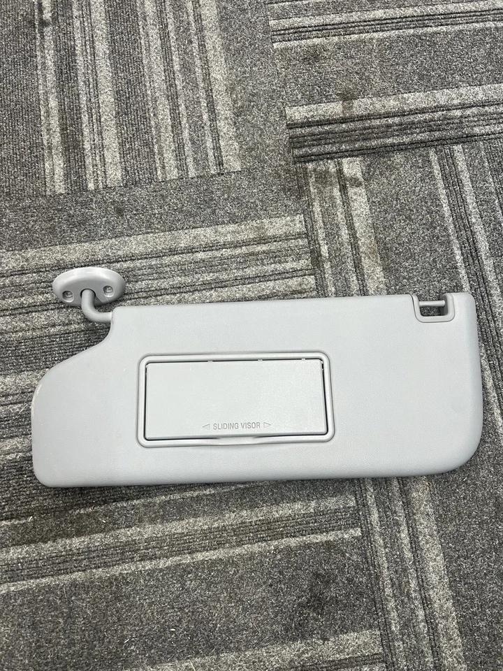 Quebra-sol esquerdo Ford F-550 Super Duty - Imagem 1 de 4